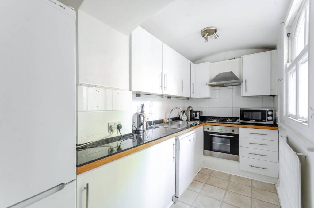 2 bed 1st Floor Flat for rent in London. From Foxtons - South Kensington