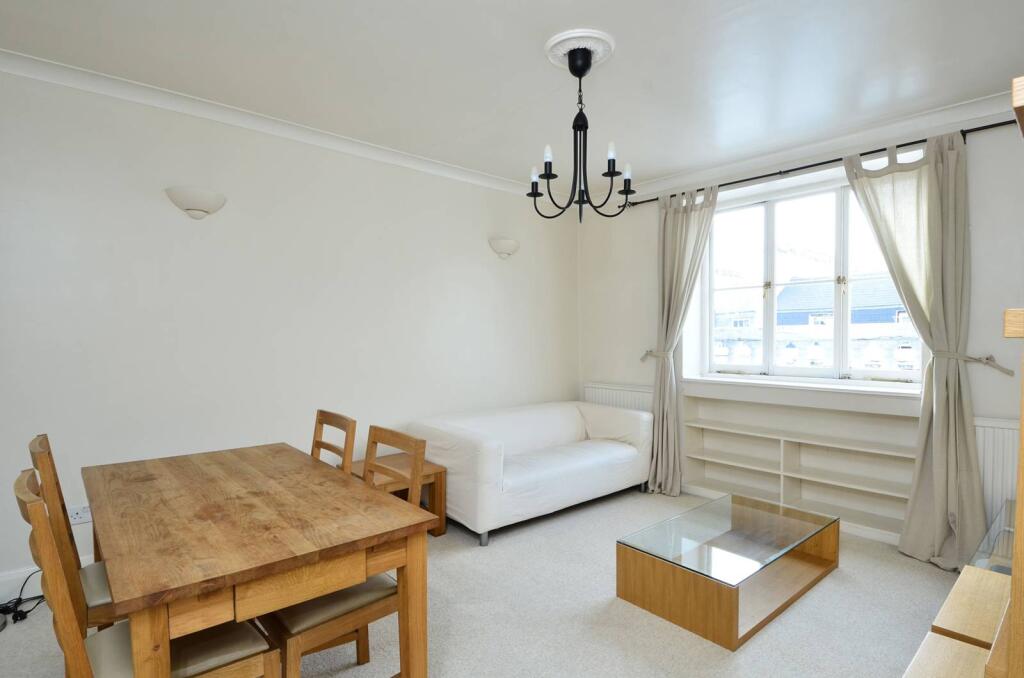 2 bed 1st Floor Flat for rent in Chelsea. From Foxtons - South Kensington