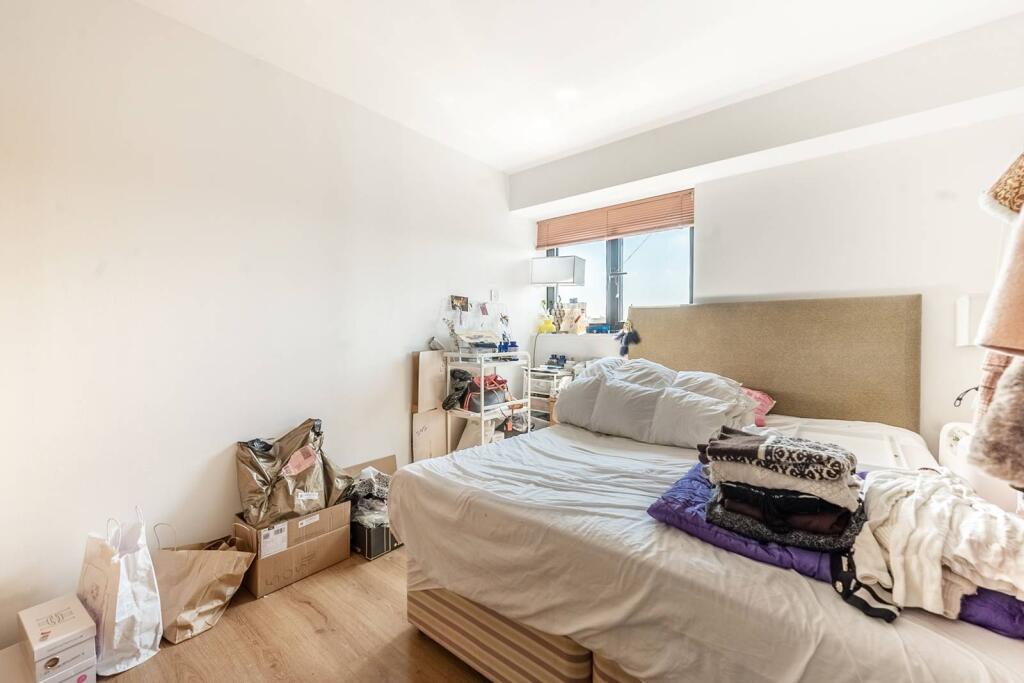 2 bed 1st Floor Flat for rent in London. From Foxtons - South Kensington