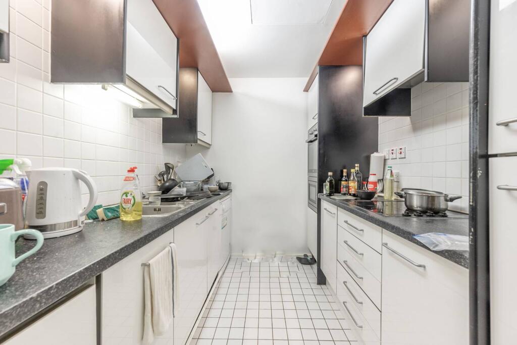 2 bed 1st Floor Flat for rent in Kensington. From Foxtons - South Kensington