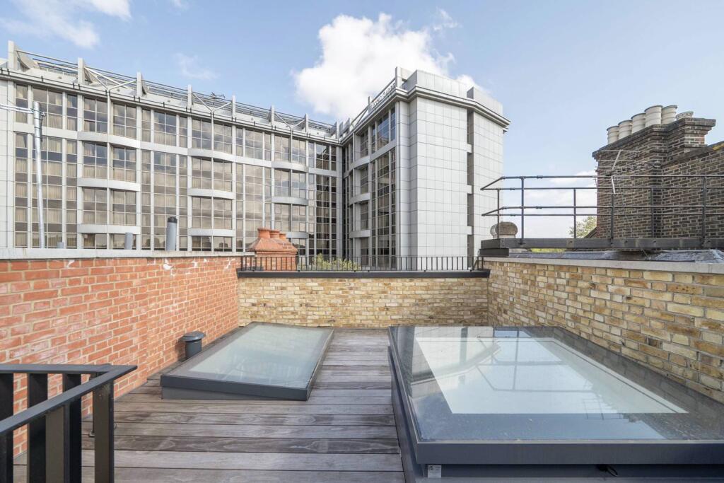 2 bed 1st Floor Flat for rent in Kensington. From Foxtons - South Kensington