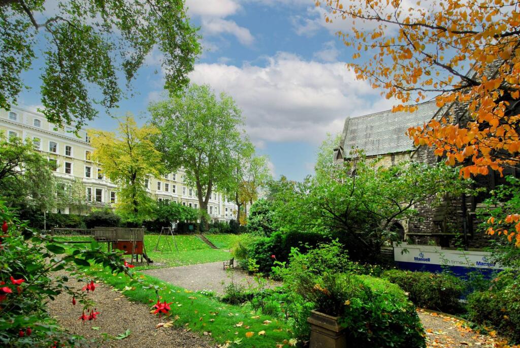3 bed 1st Floor Flat for rent in Kensington. From Foxtons - South Kensington