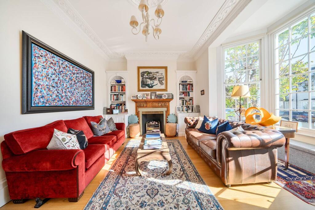 3 bed End of Terrace for rent in London. From Foxtons - South Kensington