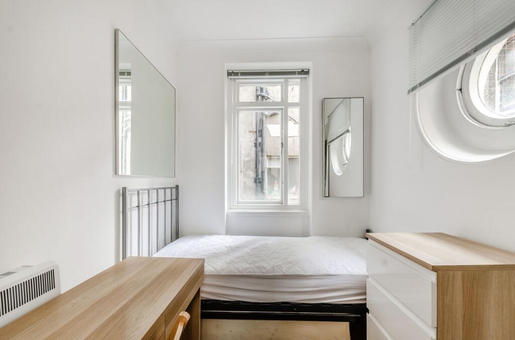 4 bed Annexe for rent in Kensington. From Foxtons - South Kensington