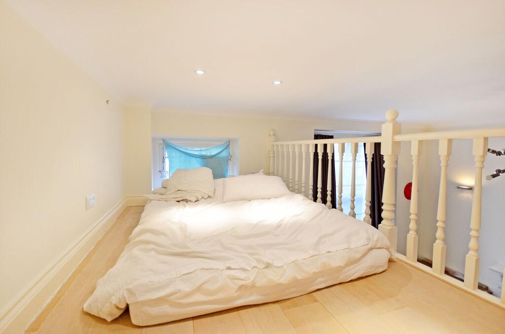 4 bed Studio for rent in Kensington. From Foxtons - South Kensington