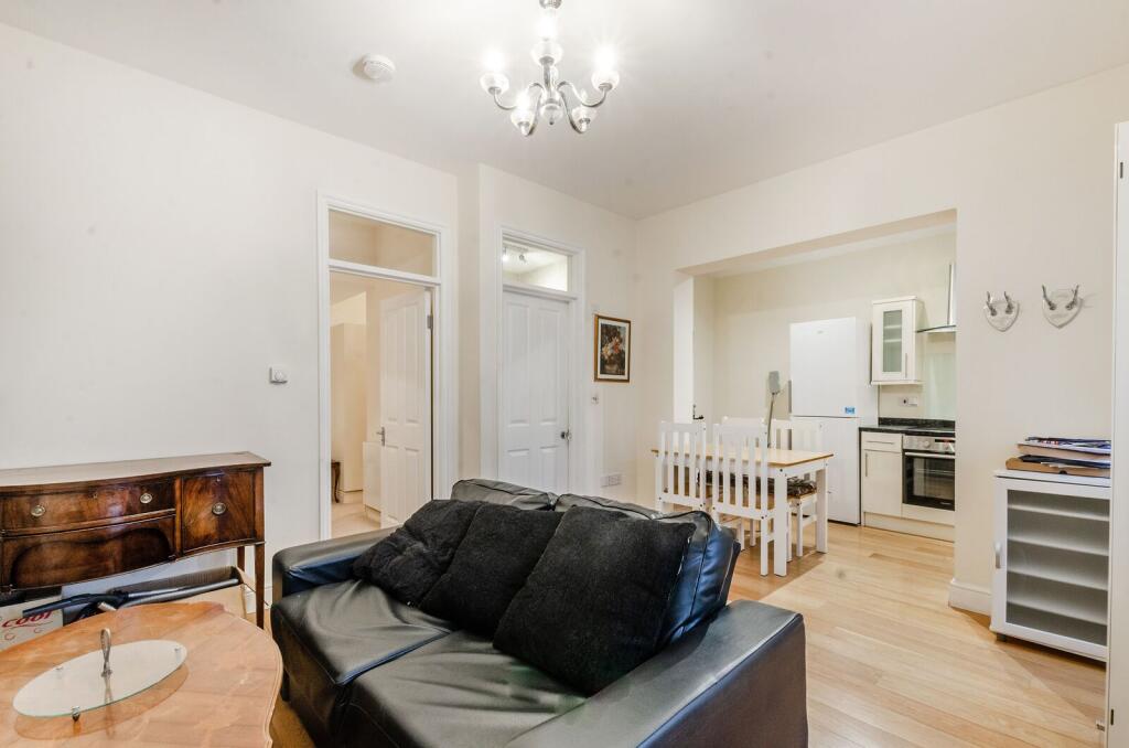 2 bed 1st Floor Flat for rent in Kensington. From Foxtons - South Kensington