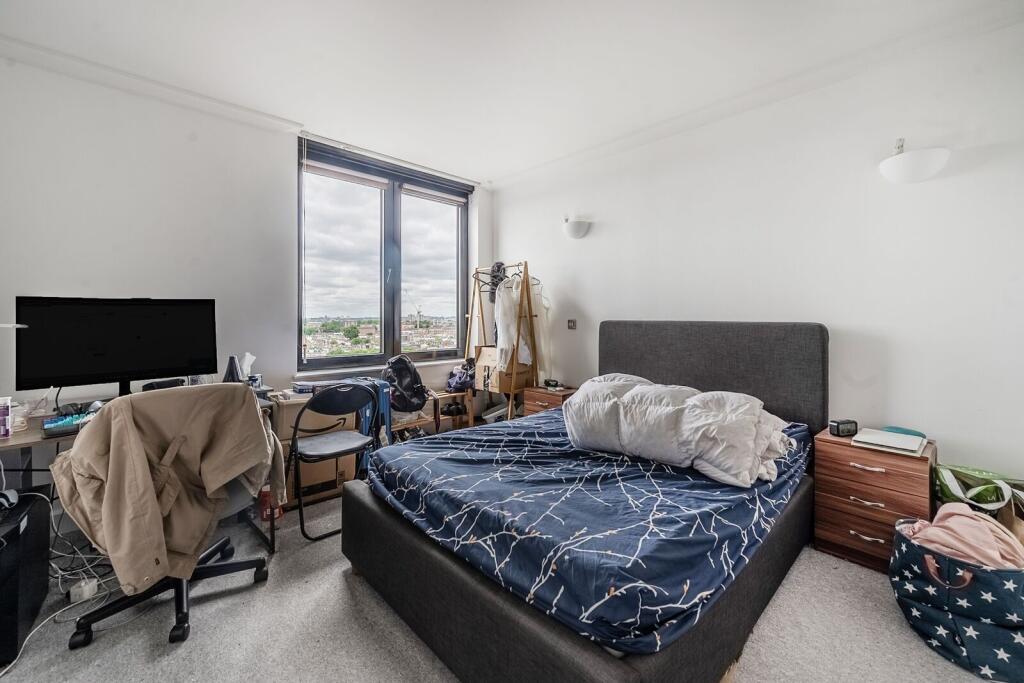 4 bed Studio for rent in Kensington. From Foxtons - South Kensington