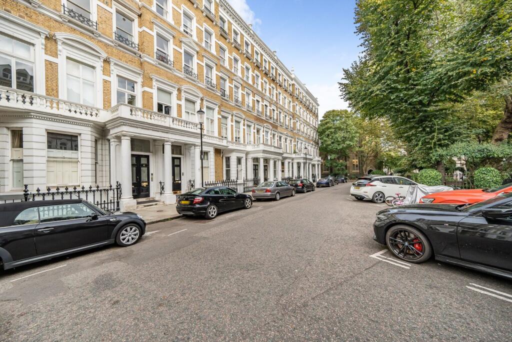 3 bed 1st Floor Flat for rent in Kensington. From Foxtons - South Kensington
