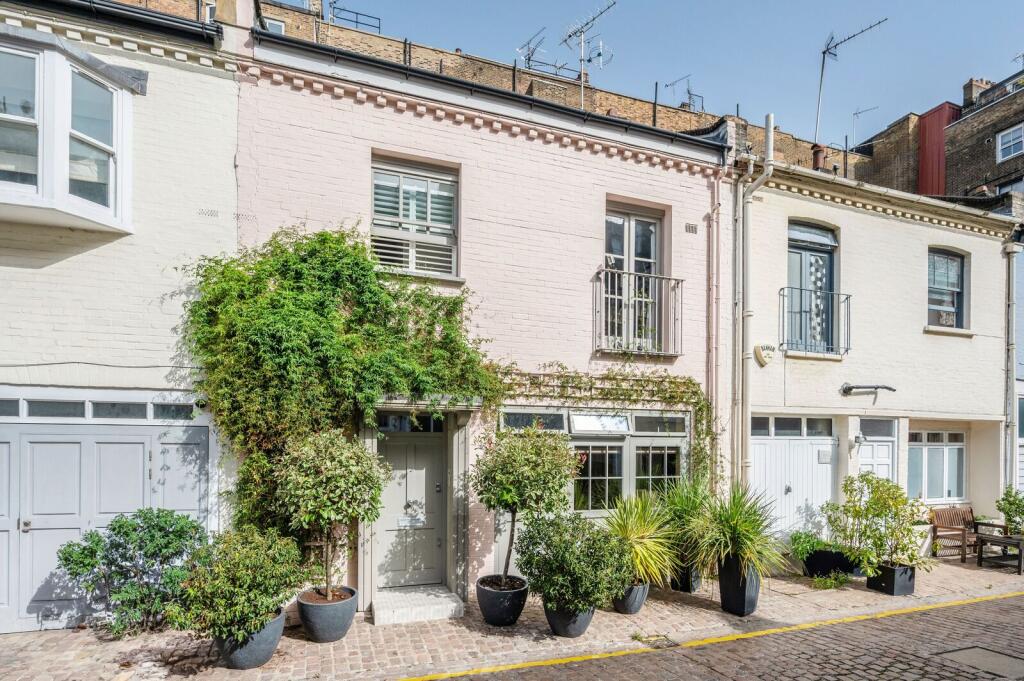 3 bed Mid Terraced House for rent in Kensington. From Foxtons - South Kensington