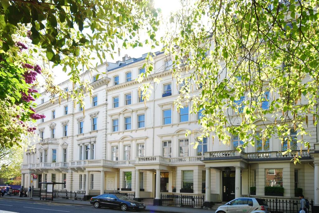 2 bed 1st Floor Flat for rent in Chelsea. From Foxtons - South Kensington