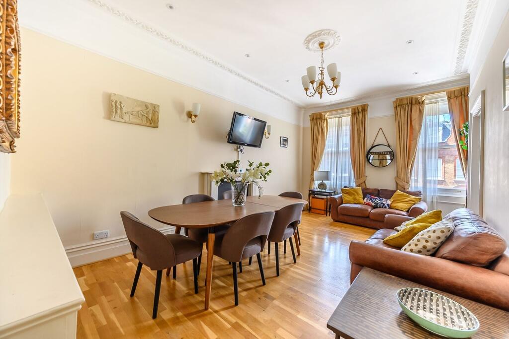 2 bed 1st Floor Flat for rent in London. From Foxtons - South Kensington