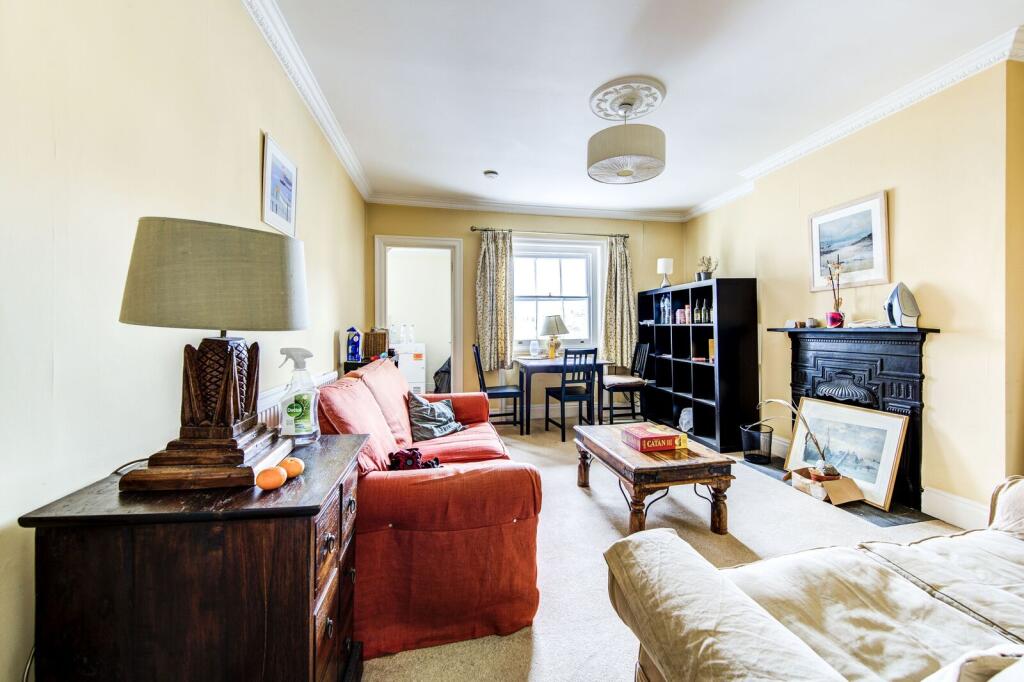 2 bed 1st Floor Flat for rent in Kensington. From Foxtons - South Kensington