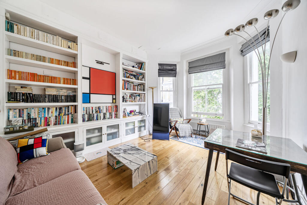 2 bed 1st Floor Flat for rent in Kensington. From Foxtons - South Kensington