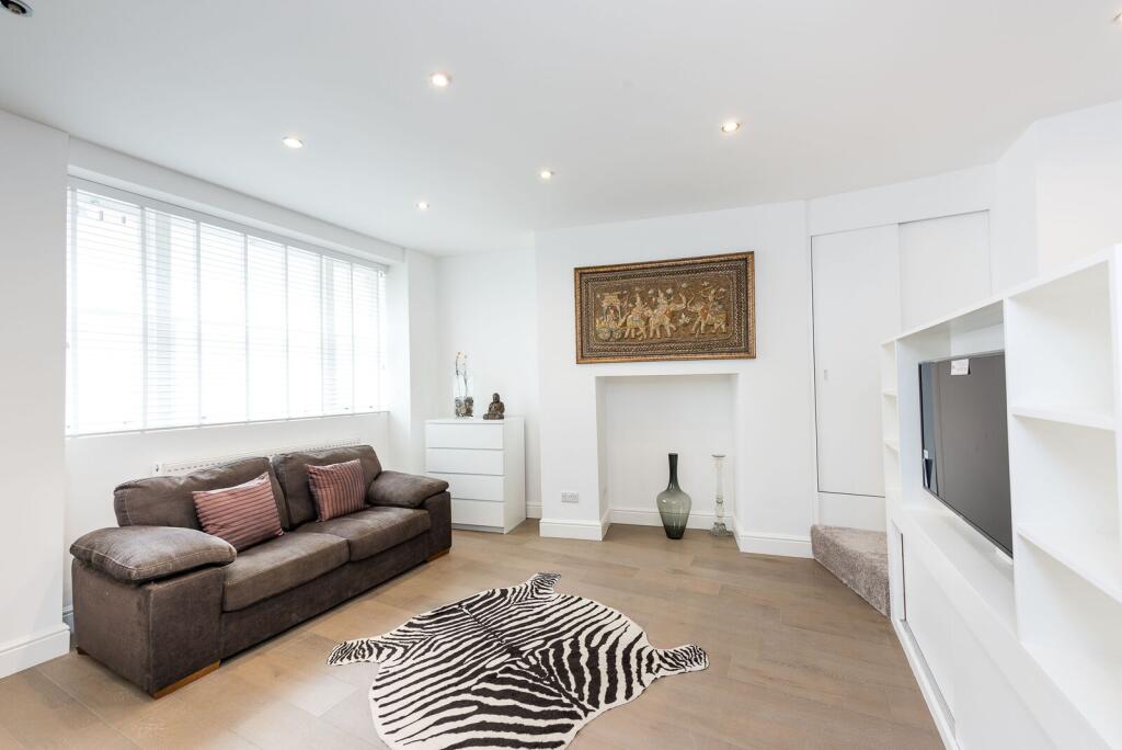 4 bed Studio for rent in Kensington. From Foxtons - South Kensington