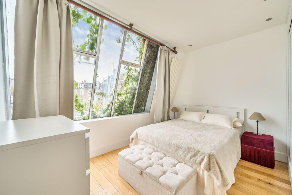 2 bed 1st Floor Flat for rent in London. From Foxtons - South Kensington
