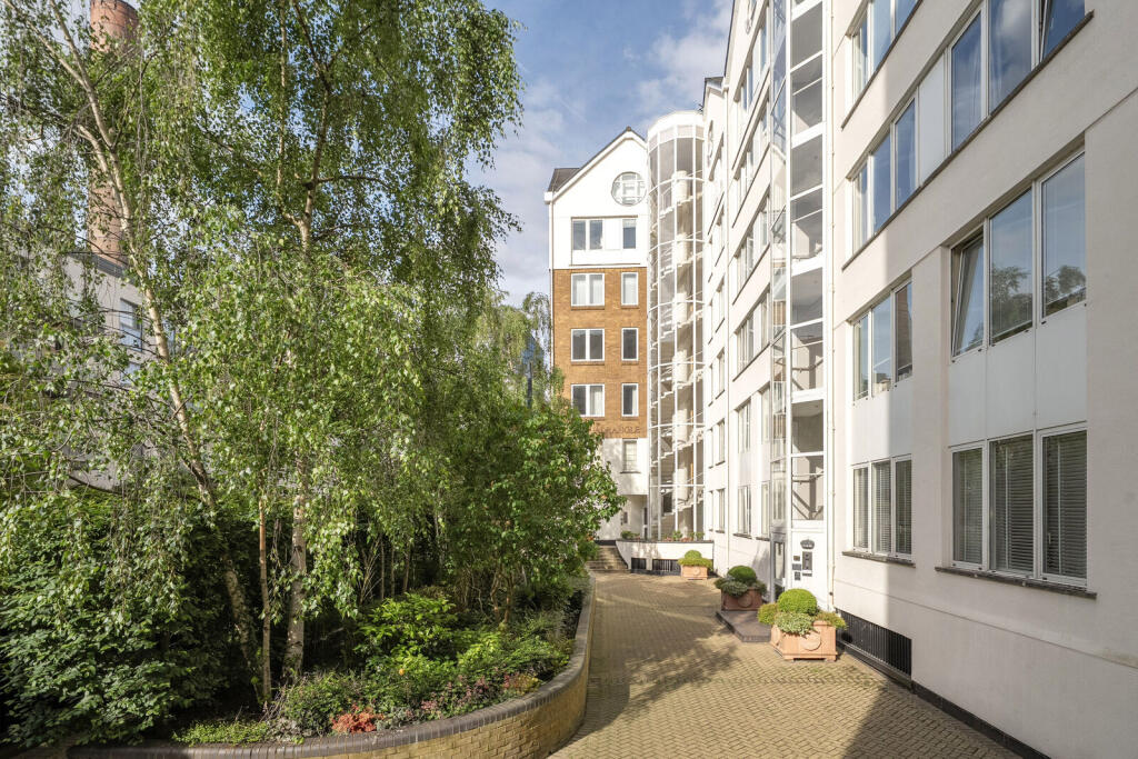 2 bed 1st Floor Flat for rent in London. From Foxtons - South Kensington