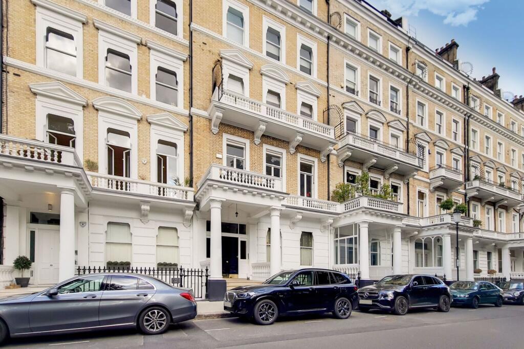 3 bed 1st Floor Flat for rent in London. From Foxtons - South Kensington