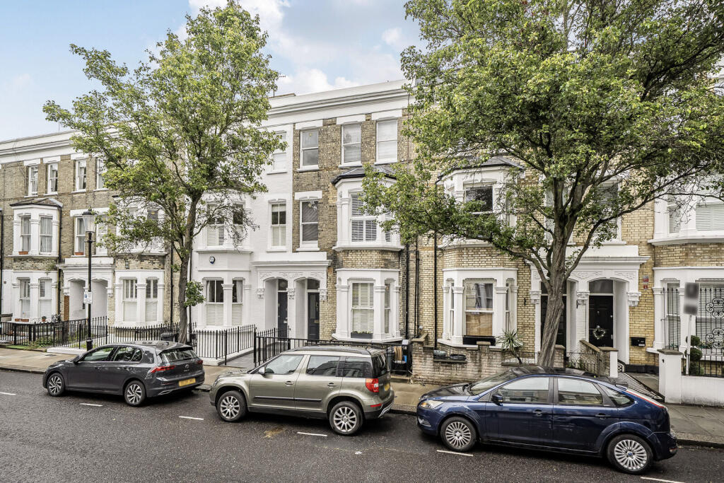 1 bed 1st Floor Flat for rent in London. From Foxtons - South Kensington