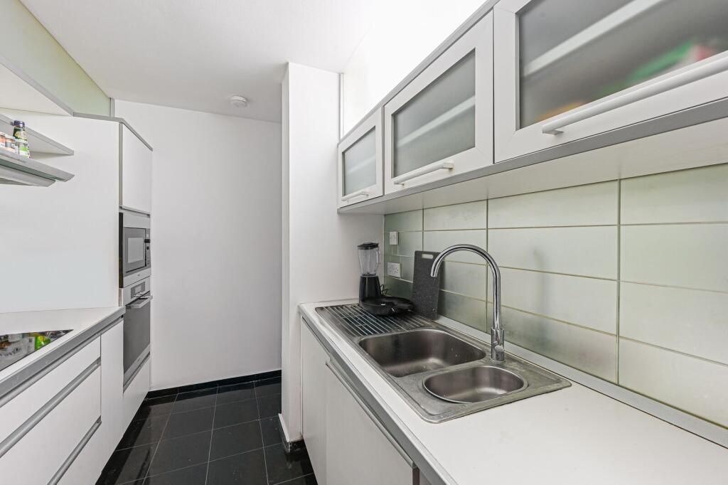 2 bed 1st Floor Flat for rent in Kensington. From Foxtons - South Kensington