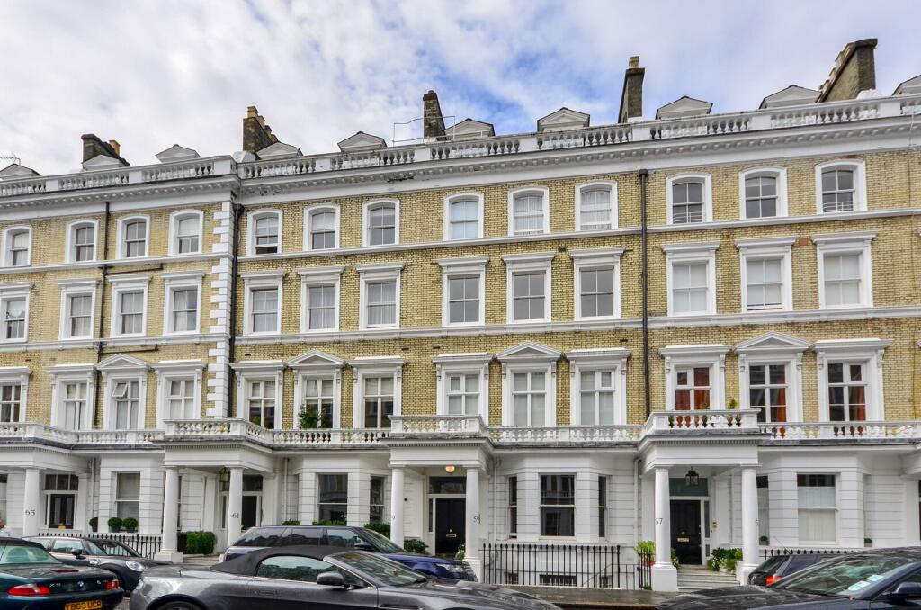 2 bed 1st Floor Flat for rent in Chelsea. From Foxtons - South Kensington