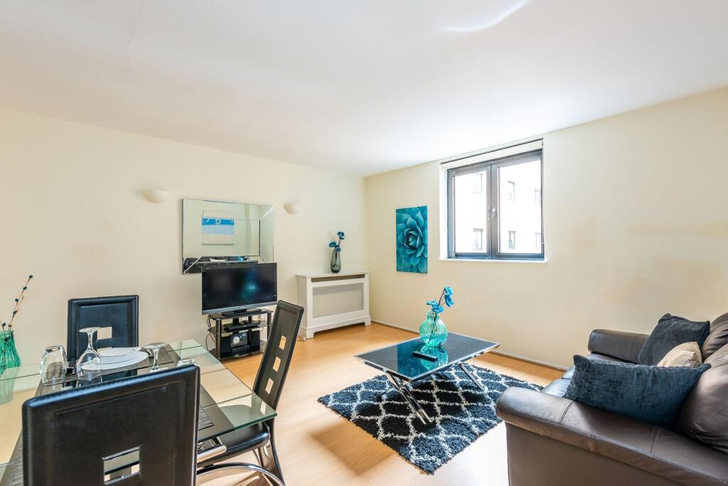 1 bed 1st Floor Flat for rent in London. From Foxtons - South Kensington