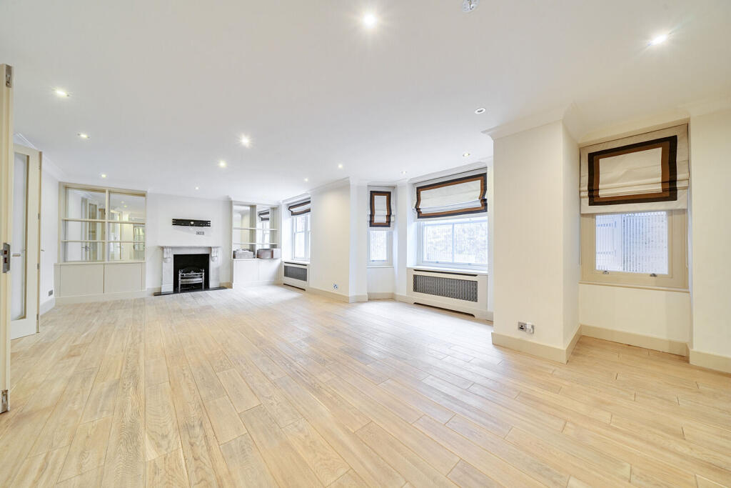 4 bed 1st Floor Flat for rent in London. From Foxtons - South Kensington