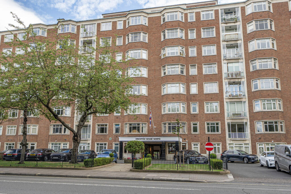 4 bed 1st Floor Flat for rent in Chelsea. From Foxtons - South Kensington