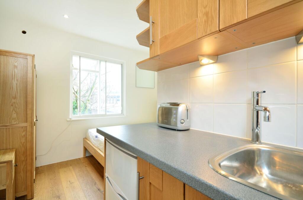 4 bed Studio for rent in London. From Foxtons - South Kensington
