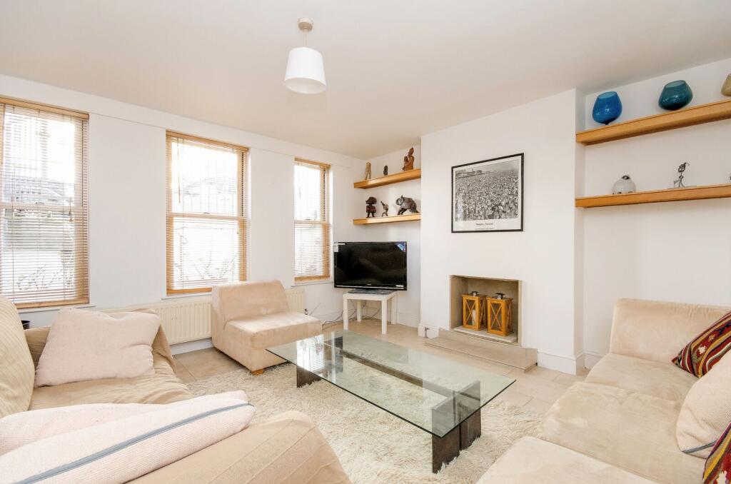 2 bed 1st Floor Flat for rent in London. From Foxtons - South Kensington