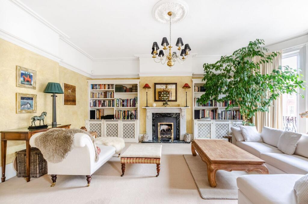 4 bed 1st Floor Flat for rent in Chelsea. From Foxtons - South Kensington