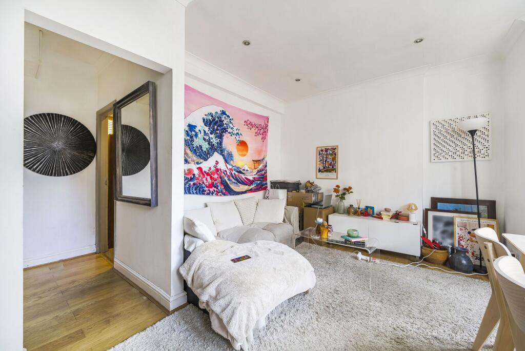1 bed 1st Floor Flat for rent in London. From Foxtons - South Kensington
