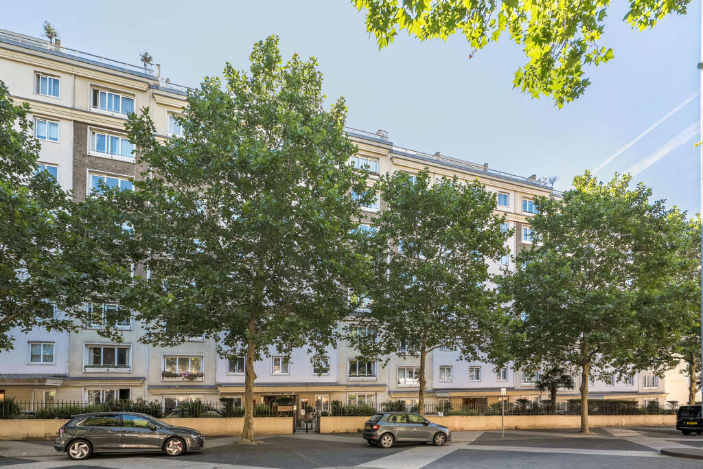 3 bed 1st Floor Flat for rent in Kensington. From Foxtons - South Kensington