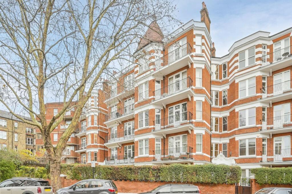 2 bed 1st Floor Flat for rent in Chelsea. From Foxtons - South Kensington