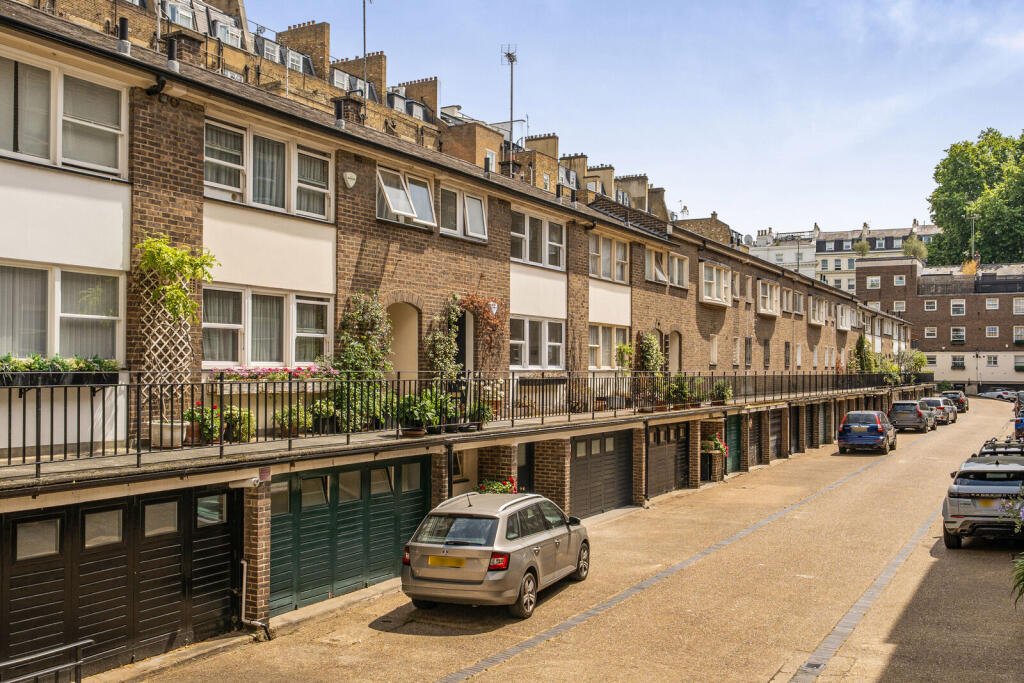 3 bed 1st Floor Flat for rent in Chelsea. From Foxtons - South Kensington