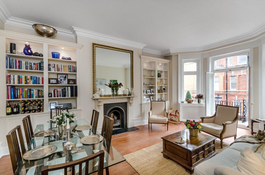 2 bed 1st Floor Flat for rent in Chelsea. From Foxtons - South Kensington