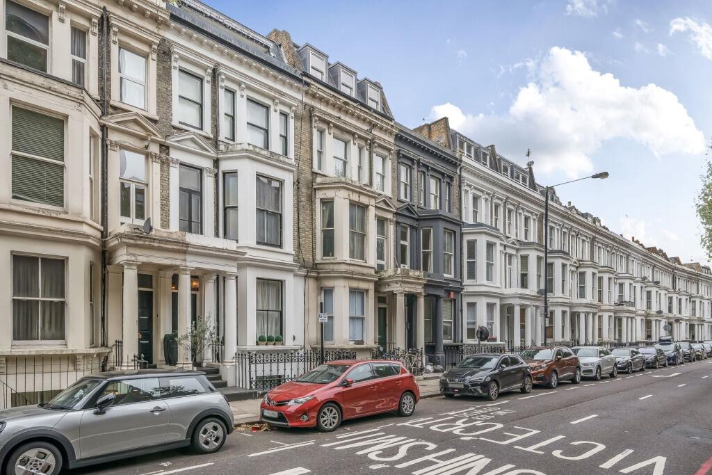 2 bed 1st Floor Flat for rent in London. From Foxtons - South Kensington