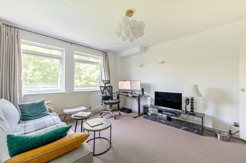 1 bed 1st Floor Flat for rent in London. From Foxtons - South Kensington