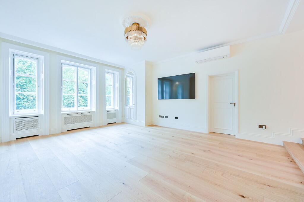 3 bed 1st Floor Flat for rent in London. From Foxtons - South Kensington