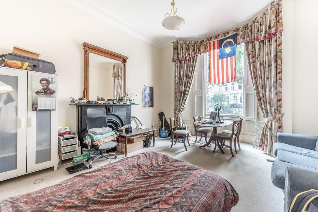 2 bed 1st Floor Flat for rent in London. From Foxtons - South Kensington