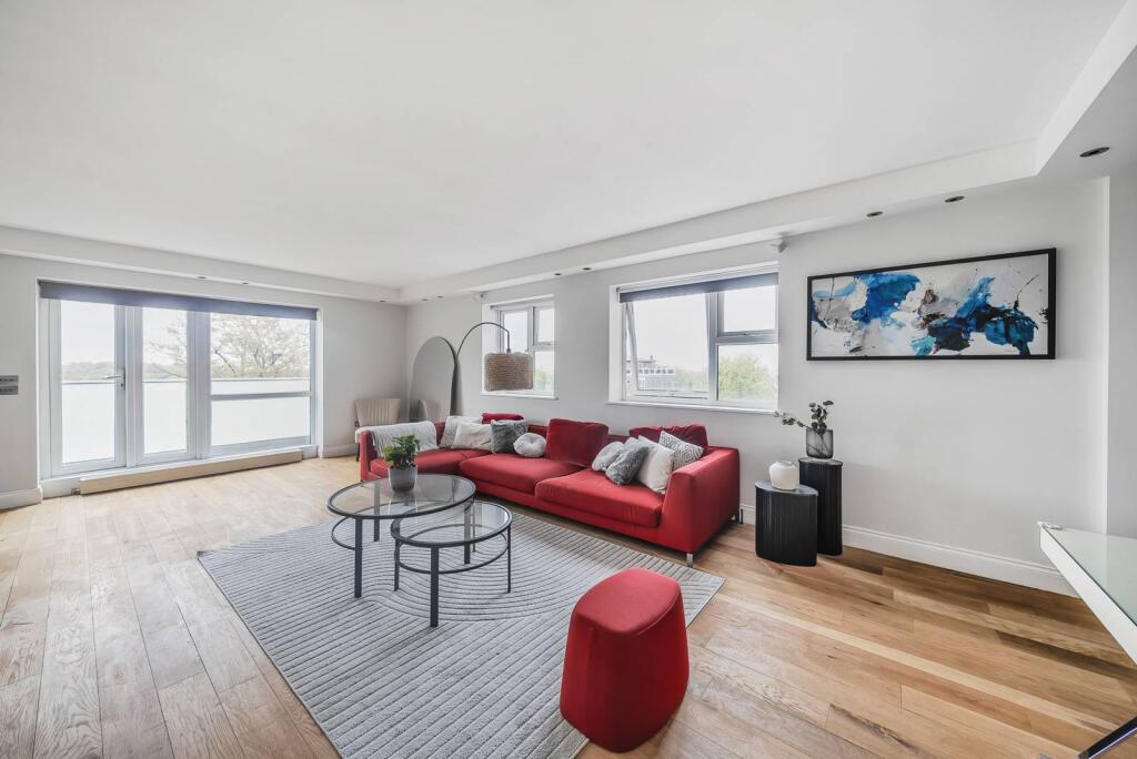 3 bed 1st Floor Flat for rent in London. From Foxtons - St Johns Wood
