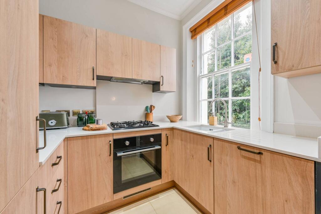 4 bed 1st Floor Flat for rent in London. From Foxtons - St Johns Wood
