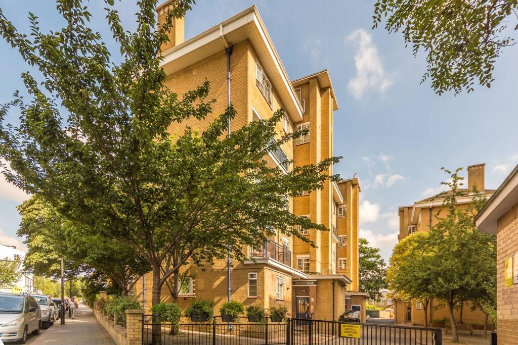 3 bed 1st Floor Flat for rent in London. From Foxtons - St Johns Wood