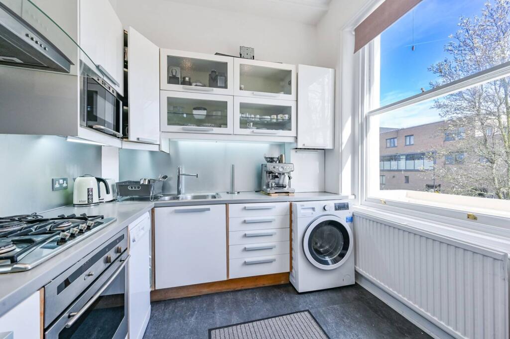 2 bed 1st Floor Flat for rent in London. From Foxtons - St Johns Wood