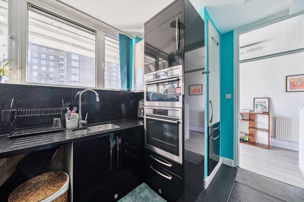 3 bed 1st Floor Flat for rent in London. From Foxtons - St Johns Wood