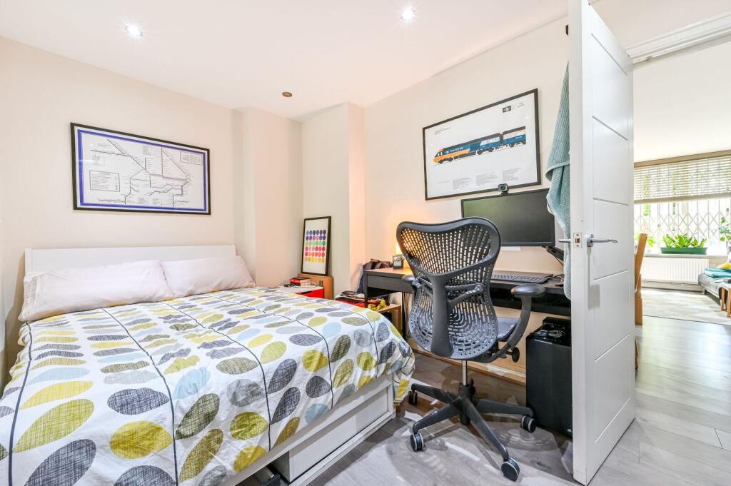 2 bed 1st Floor Flat for rent in Hampstead. From Foxtons - St Johns Wood