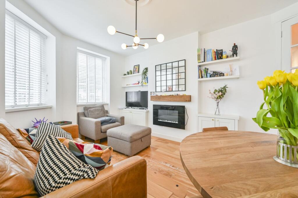 3 bed 1st Floor Flat for rent in London. From Foxtons - St Johns Wood