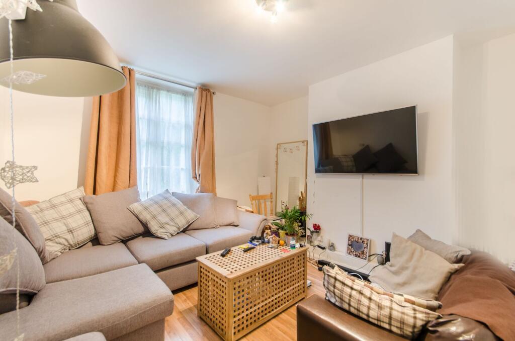 2 bed 1st Floor Flat for rent in Paddington. From Foxtons - St Johns Wood