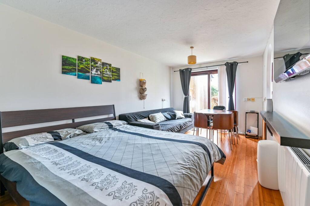 1 bed 1st Floor Flat for rent in London. From Foxtons - Stoke Newington