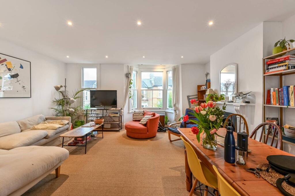 3 bed Mid Terraced House for rent in London. From Foxtons - Stoke Newington 3 bed Mid Terraced House for rent in London. From Foxtons - Stoke Newington
