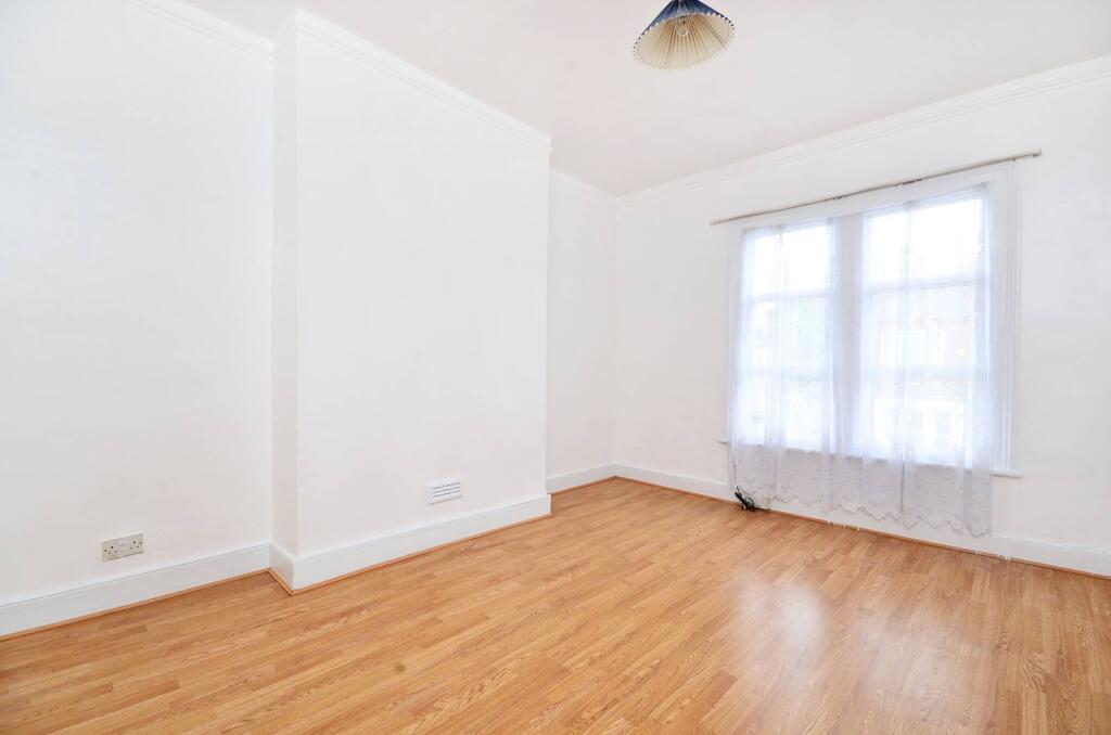 2 bed 1st Floor Flat for rent in London. From Foxtons - Stoke Newington